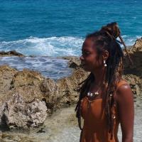 Photography of the artist in Pointe des châteaux (FWI)