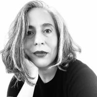 Sandra Vivas Headshot 
